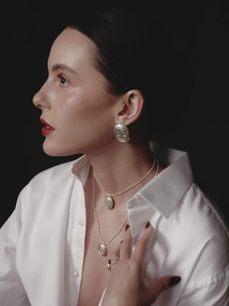 aretes duchessa collar aurelia layering plata 925 camisa blanca editorial