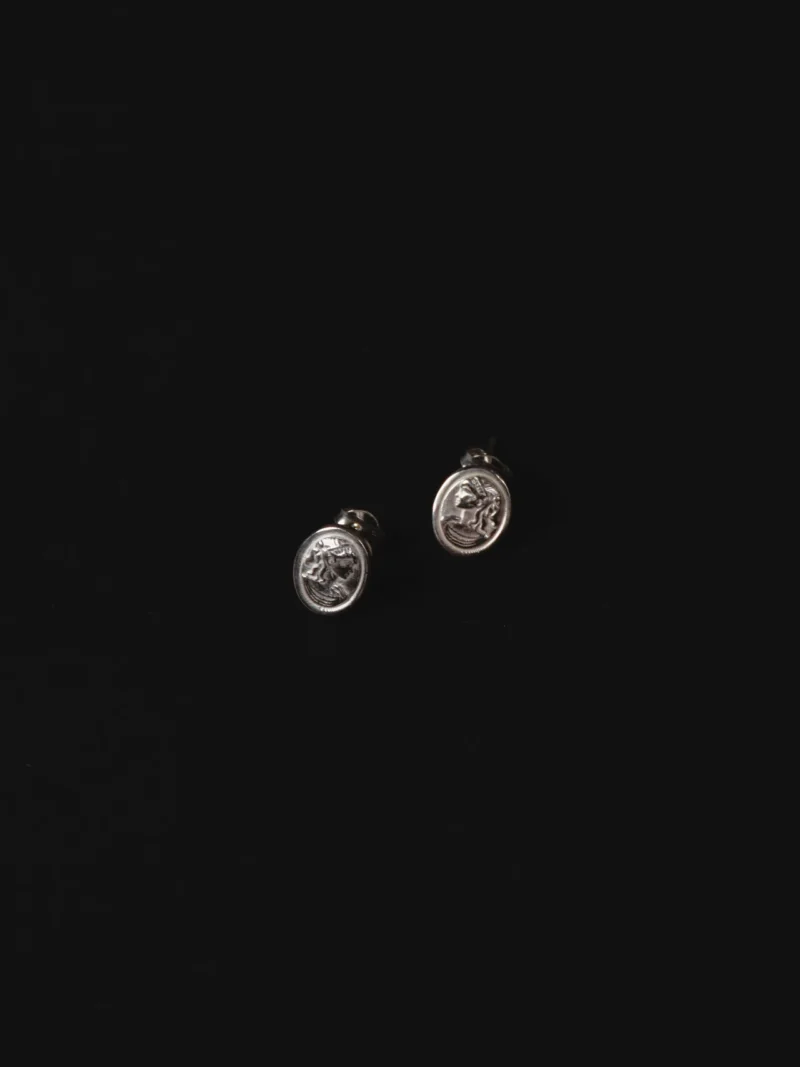 Úrsula Earrings — aretes topo camafeo plata 925 — aretes ursula camafeo plata 925 fondo negro