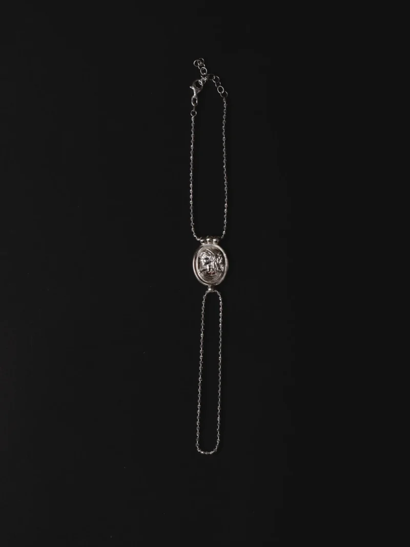 Cassandra Hand Chain — cadena de mano plata 925 camafeo — cadena mano cassandra plata 925 lay flat